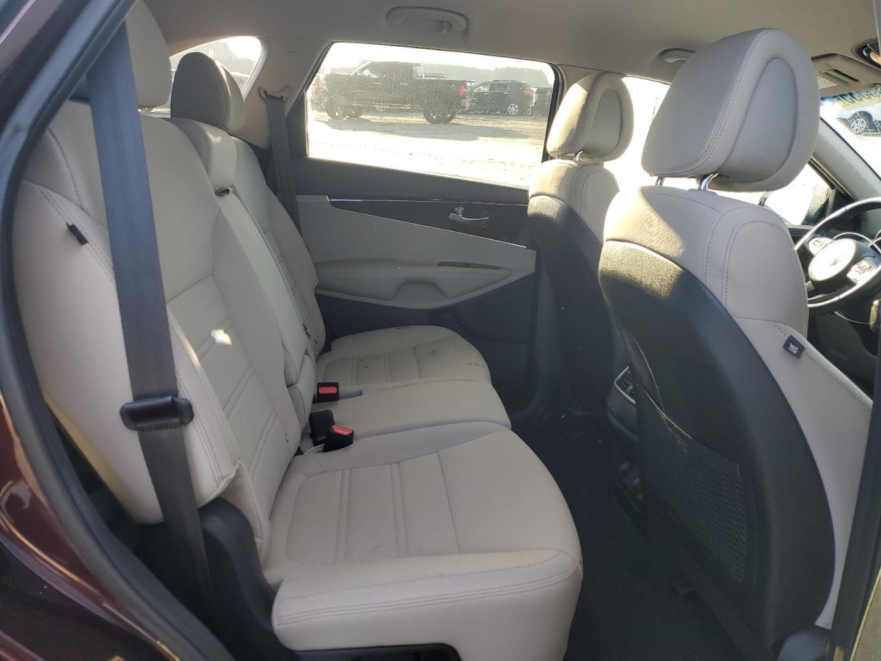 2016 Kia Sorento - Image 10