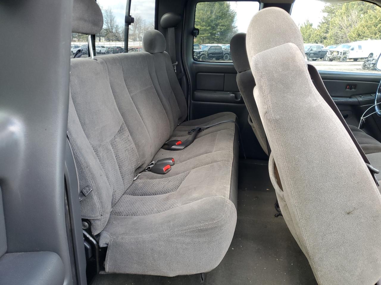 2005 Chevrolet Silverado - Image 10