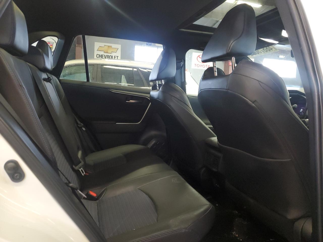 2022 Toyota RAV 4 - Image 11