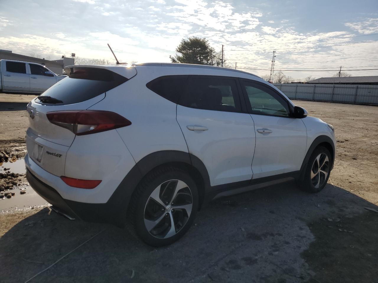 2016 Hyundai Tucson - Image 3