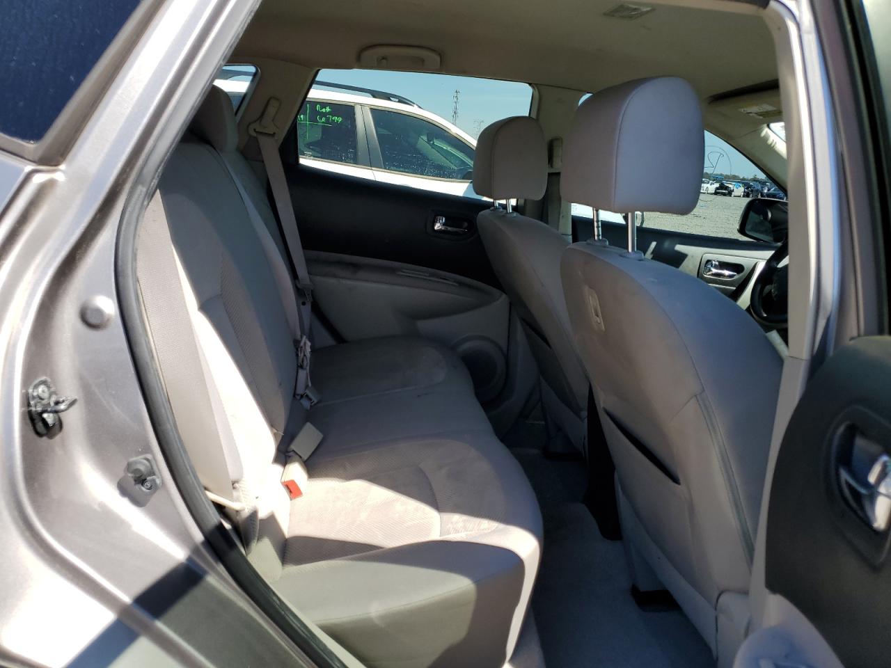 2015 Nissan Rogue - Image 11