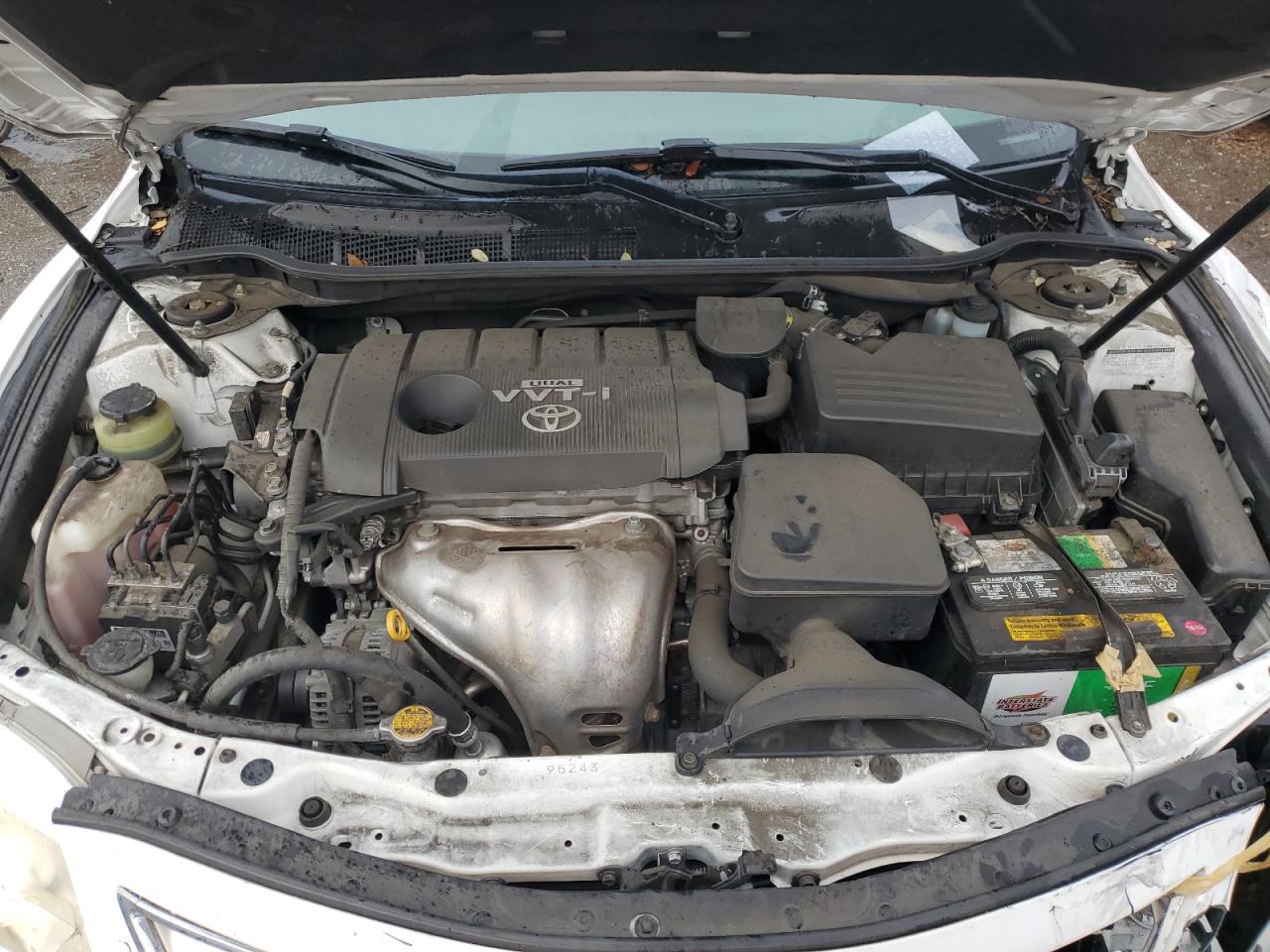 2010 Toyota Camry - Image 11