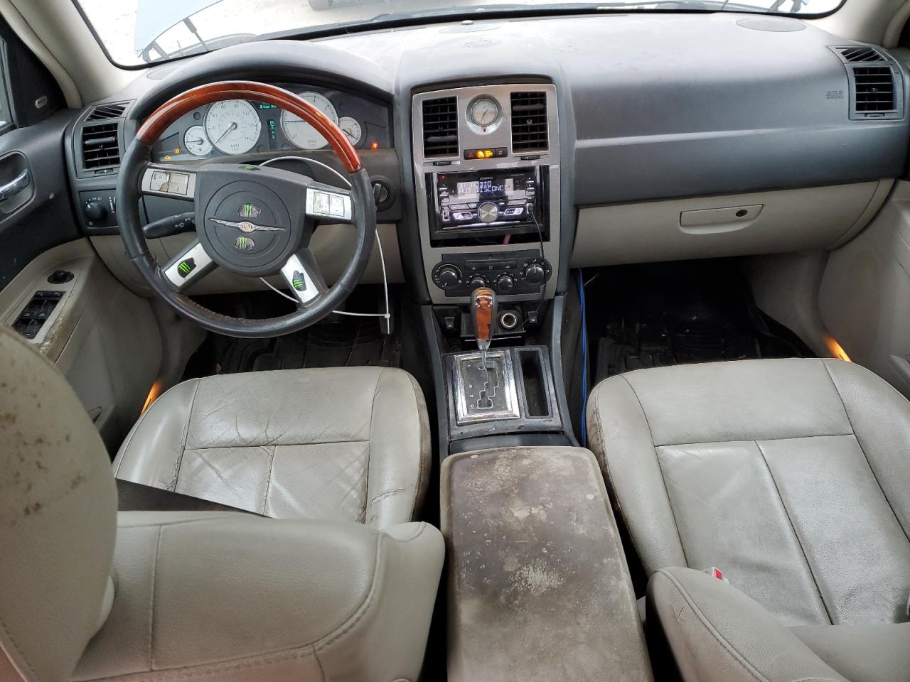 2006 Chrysler 300 - Image 8