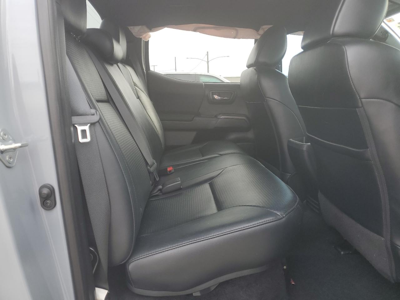 2019 Toyota Tacoma - Image 11