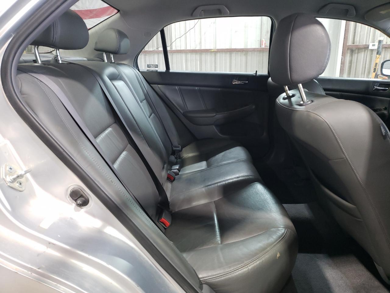 2005 Honda Accord - Image 10