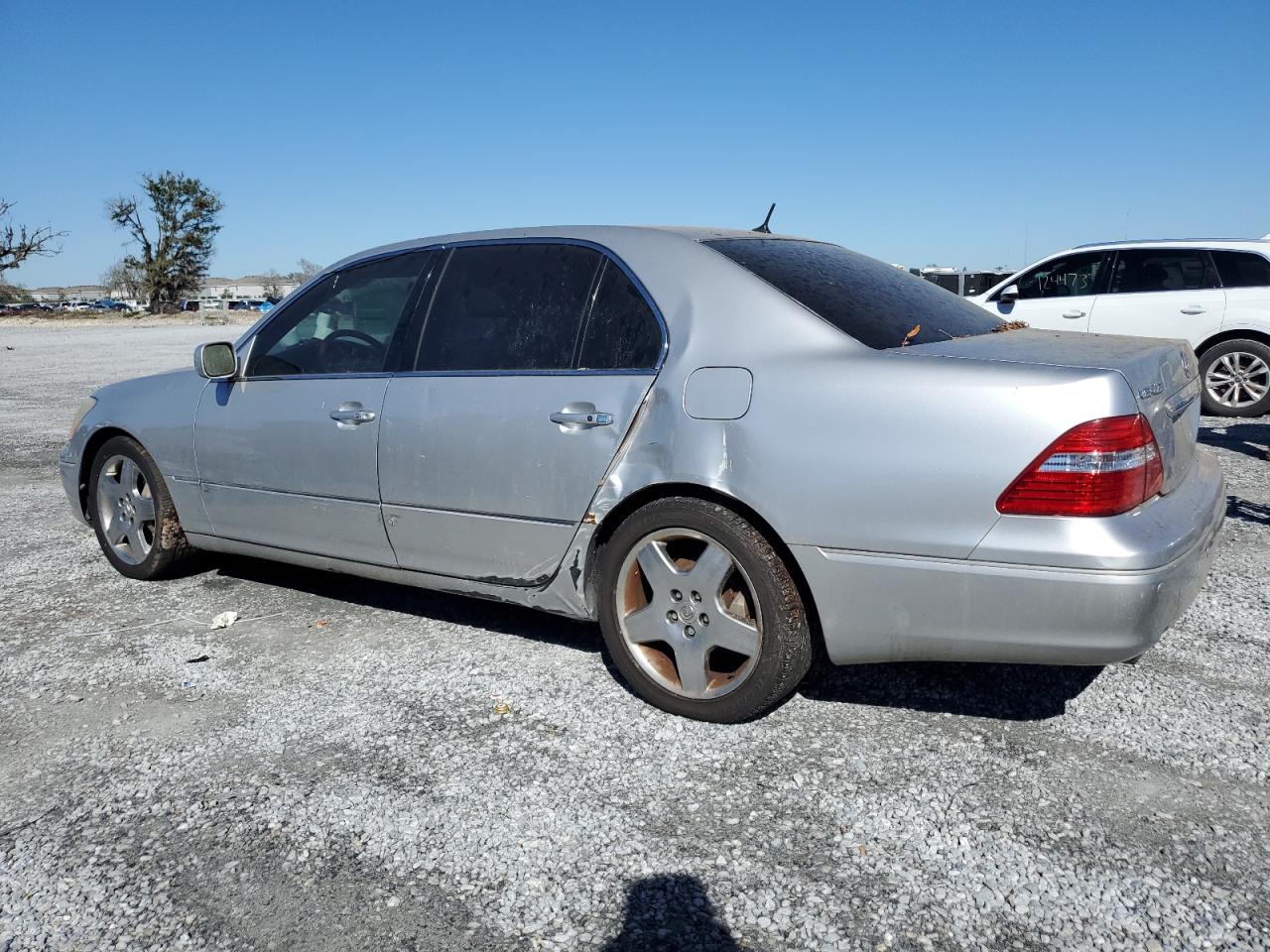 2005 Lexus LS - Image 2