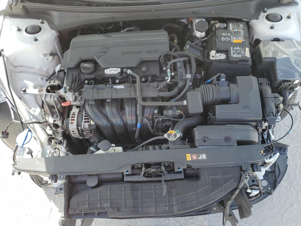 2022 Hyundai Elantra - Image 11