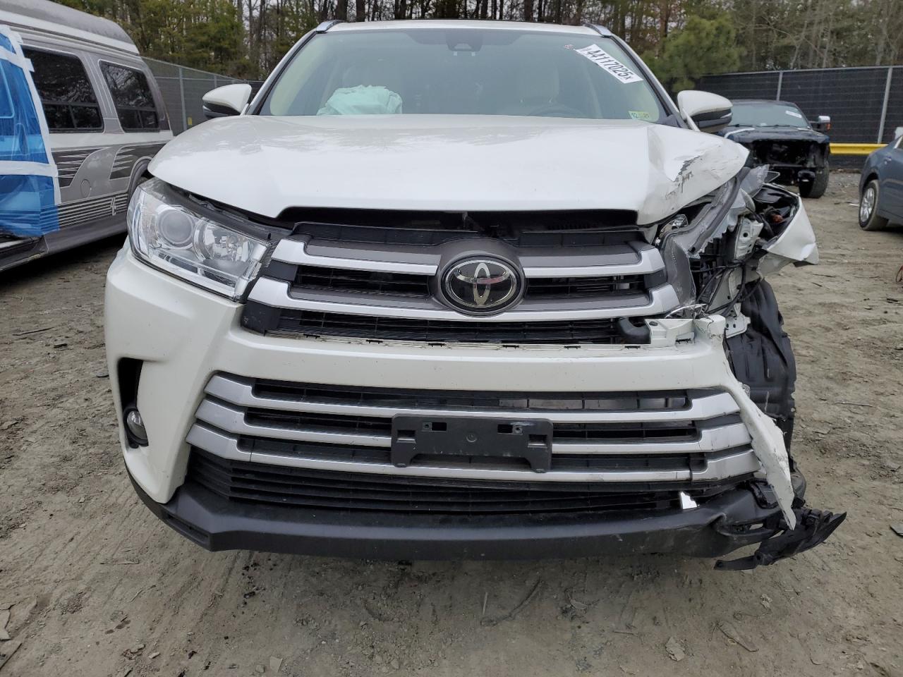 2019 Toyota Highlander - Image 5