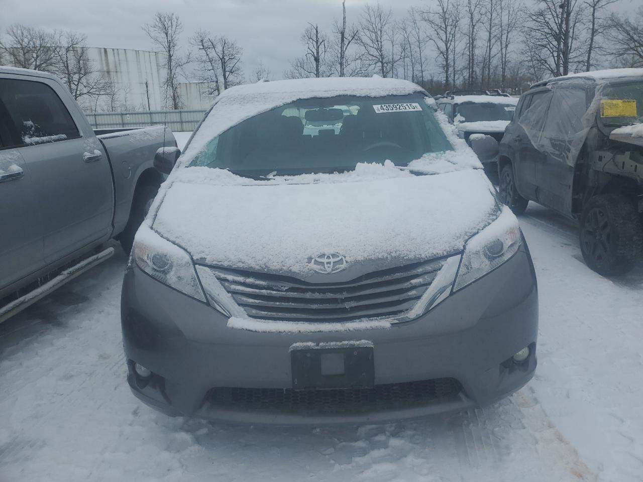 2014 Toyota Sienna - Image 5