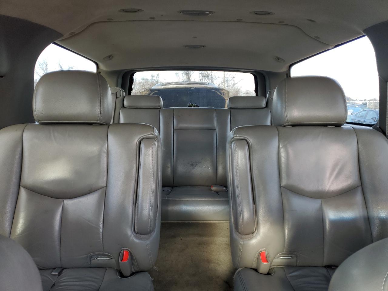 2006 Chevrolet Suburban - Image 10