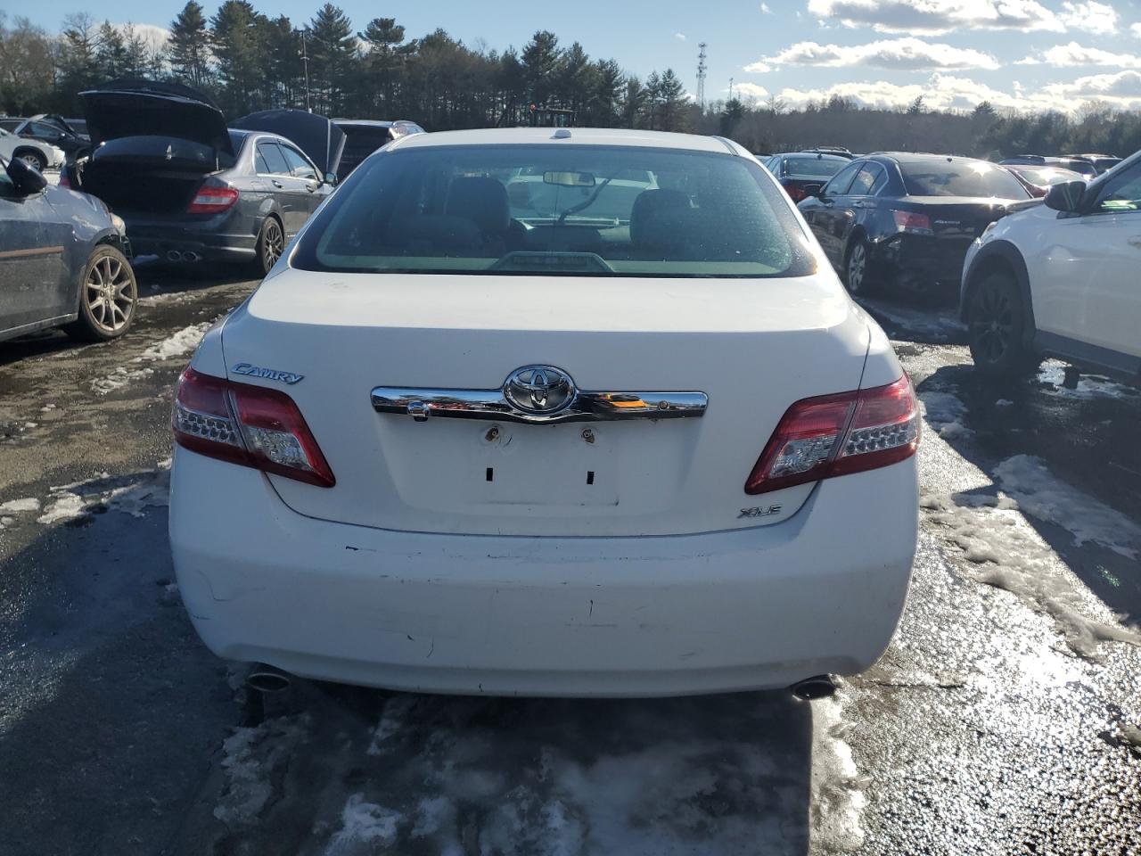 2011 Toyota Camry - Image 6