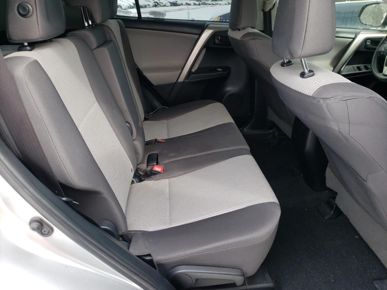 2015 Toyota RAV 4 - Image 12