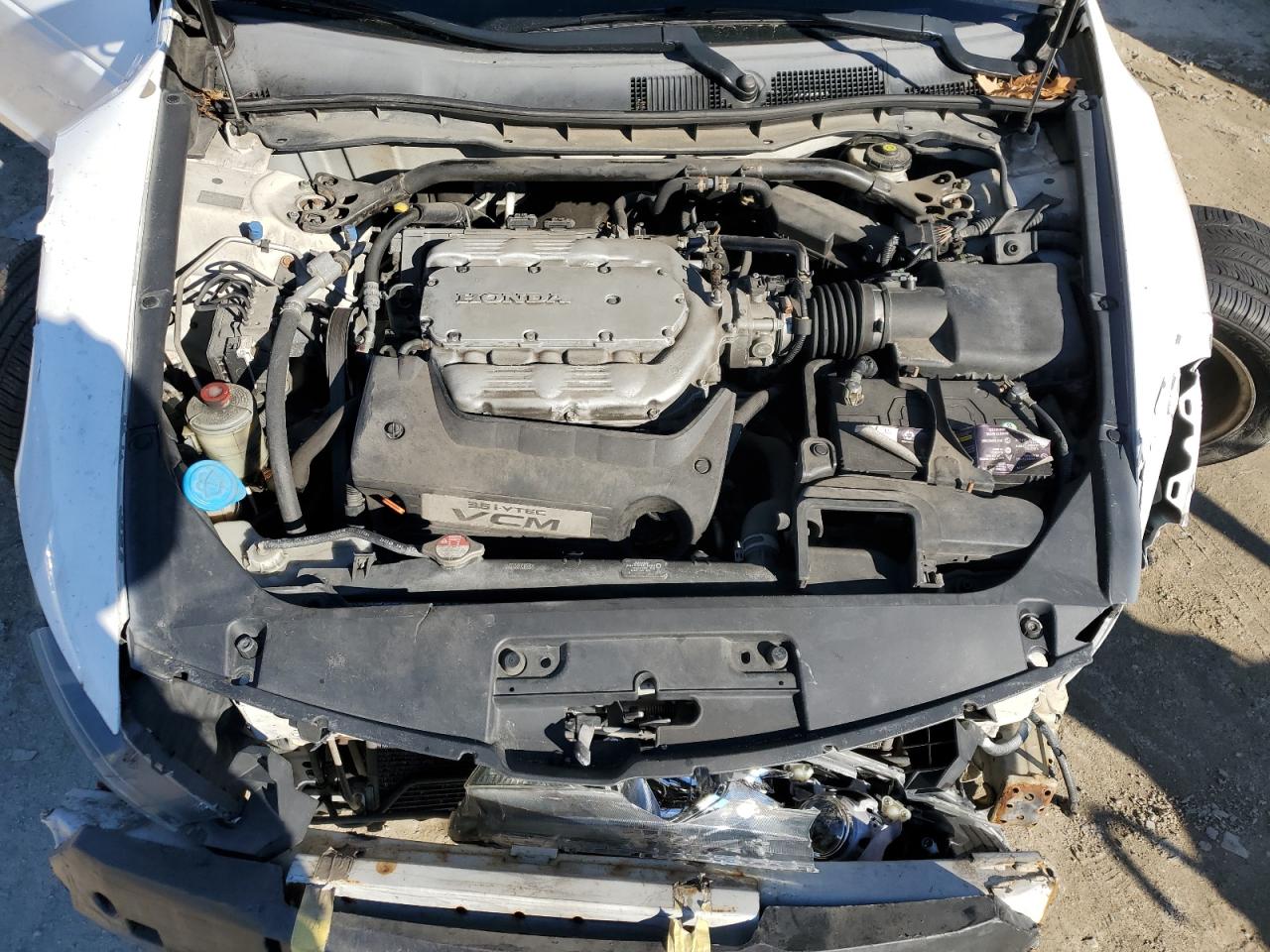 2009 Honda Accord - Image 12