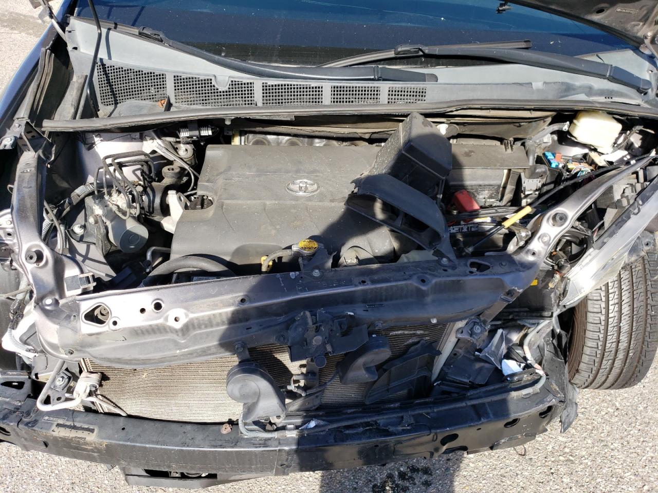 2015 Toyota Sienna - Image 14