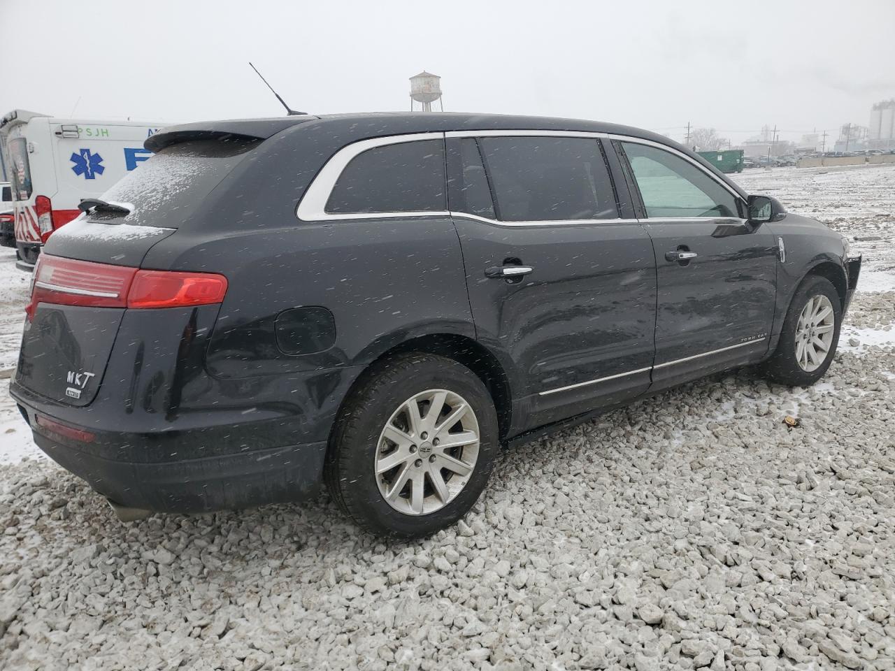 2017 Lincoln MKT - Image 3