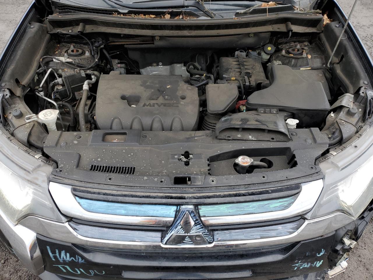 2018 Mitsubishi Outlander - Image 12