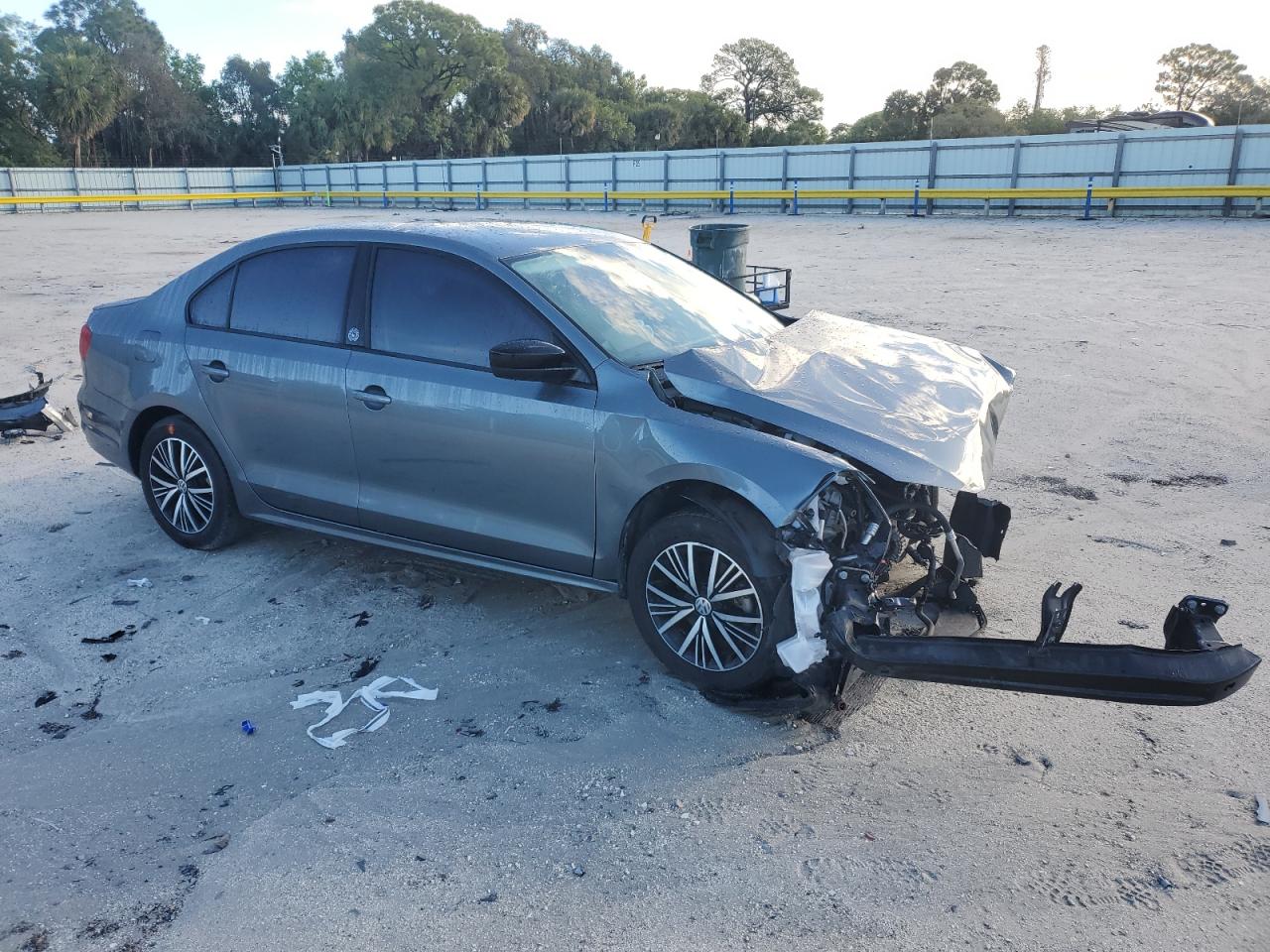 2018 Volkswagen Jetta - Image 4