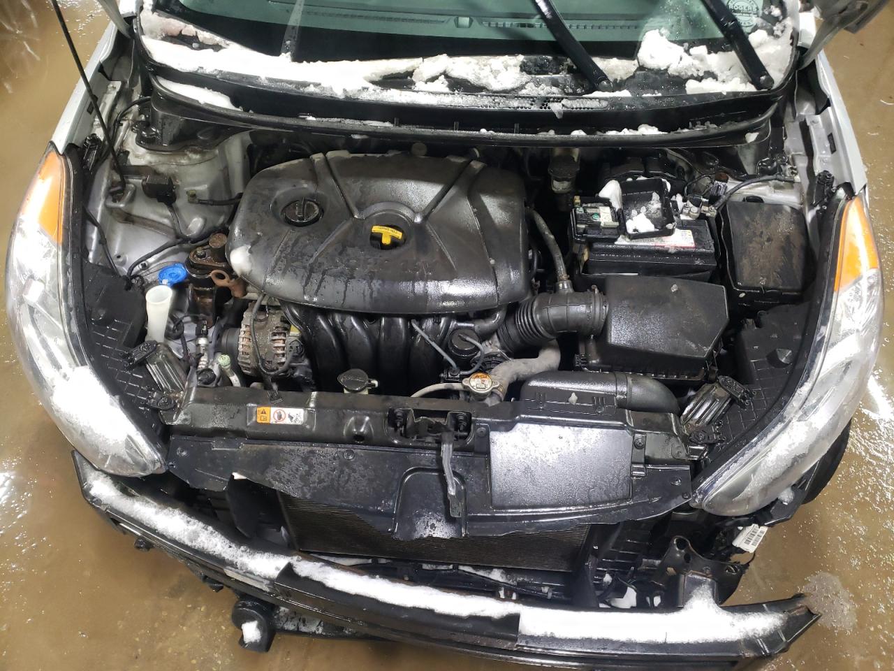 2013 Hyundai Elantra - Image 11