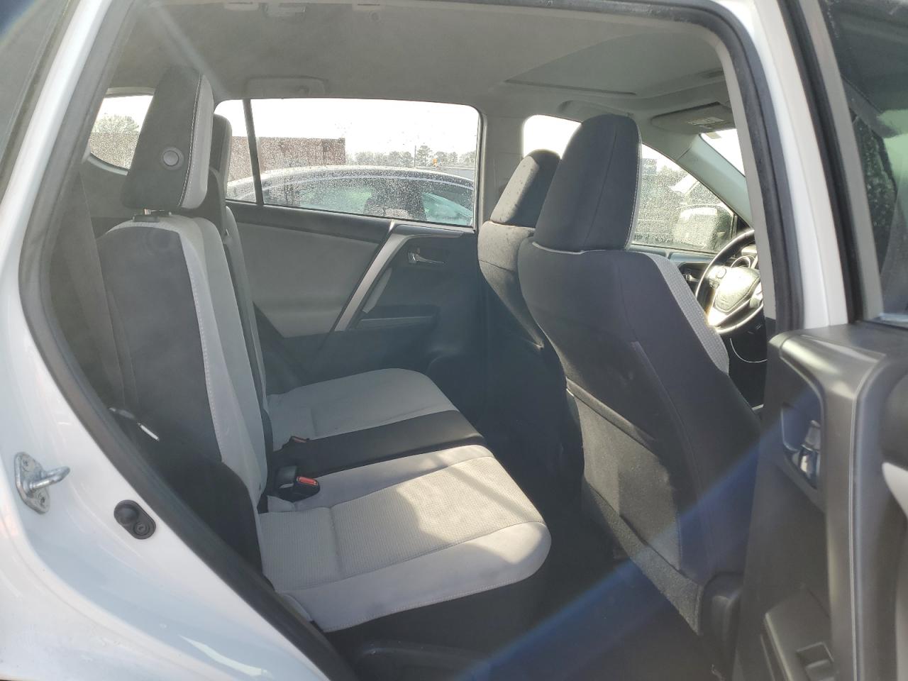 2016 Toyota RAV 4 - Image 11