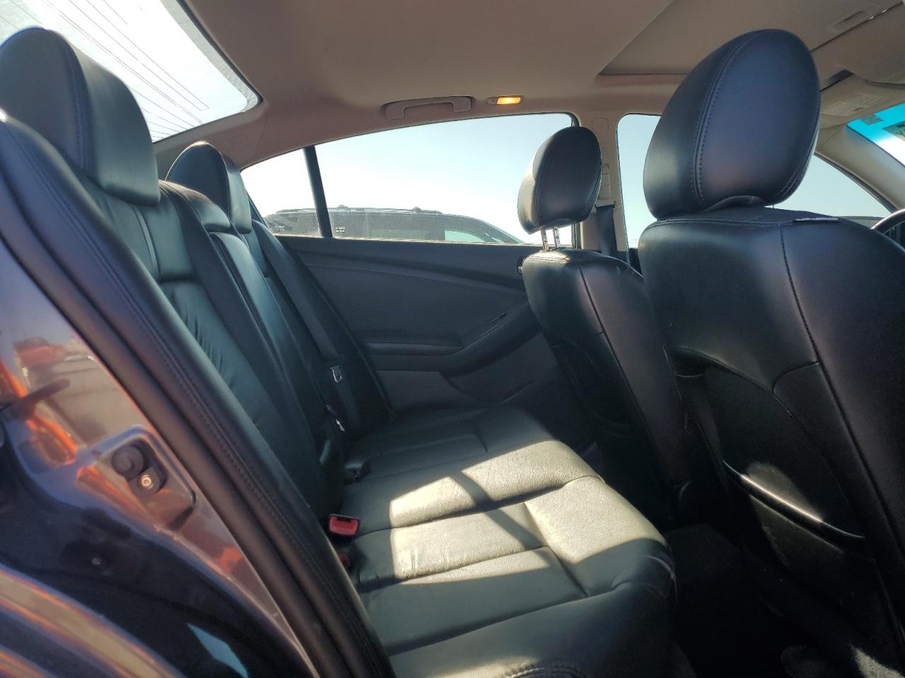 2012 Nissan Altima - Image 10