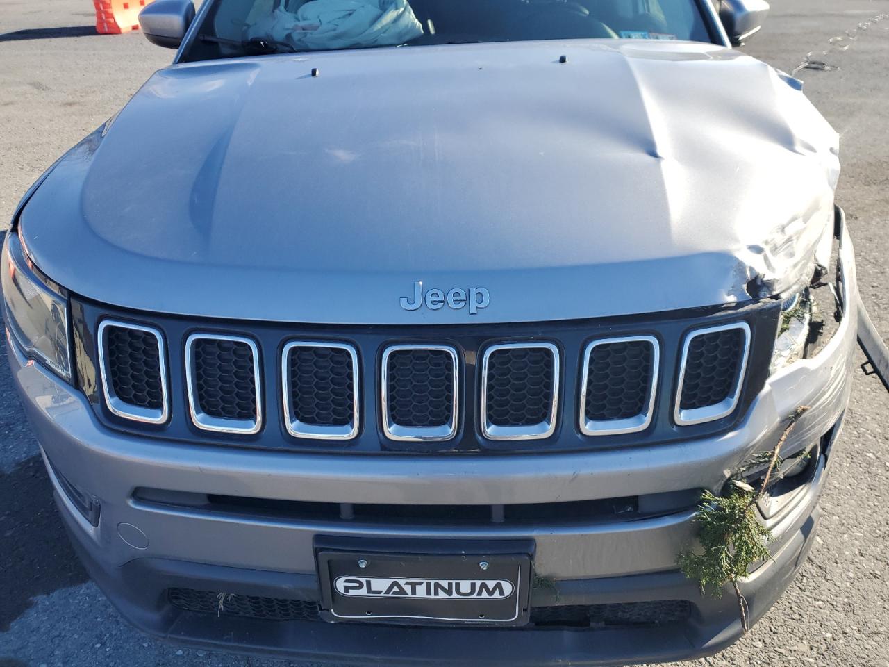 2018 Jeep Compass - Image 13