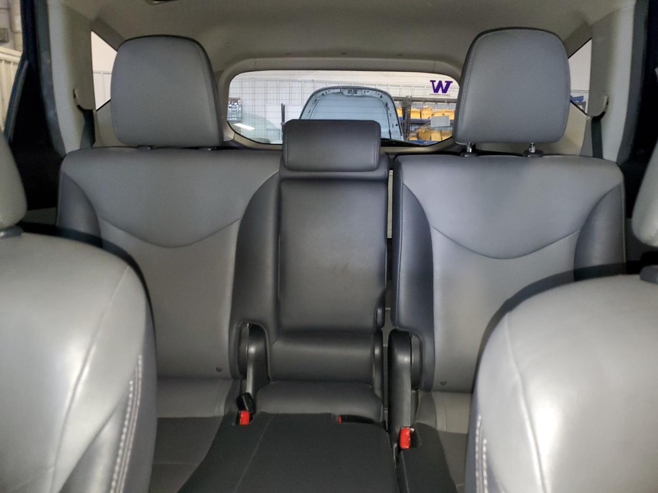 2012 Toyota Prius - Image 10