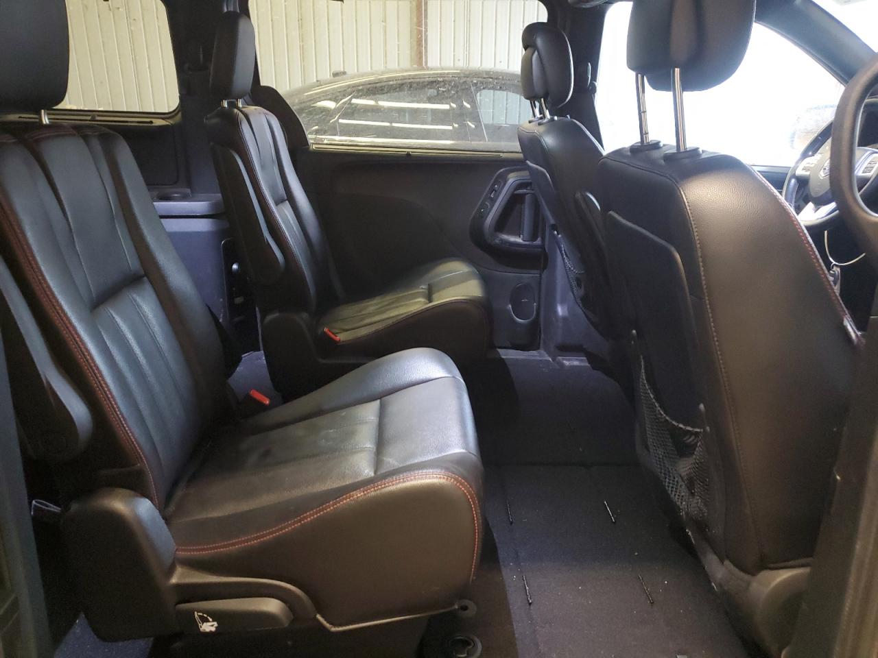 2017 Dodge Caravan - Image 11