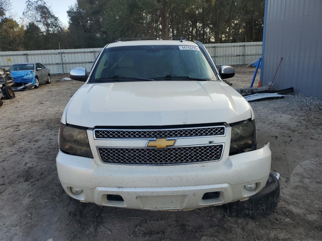 2008 Chevrolet Suburban - Image 5