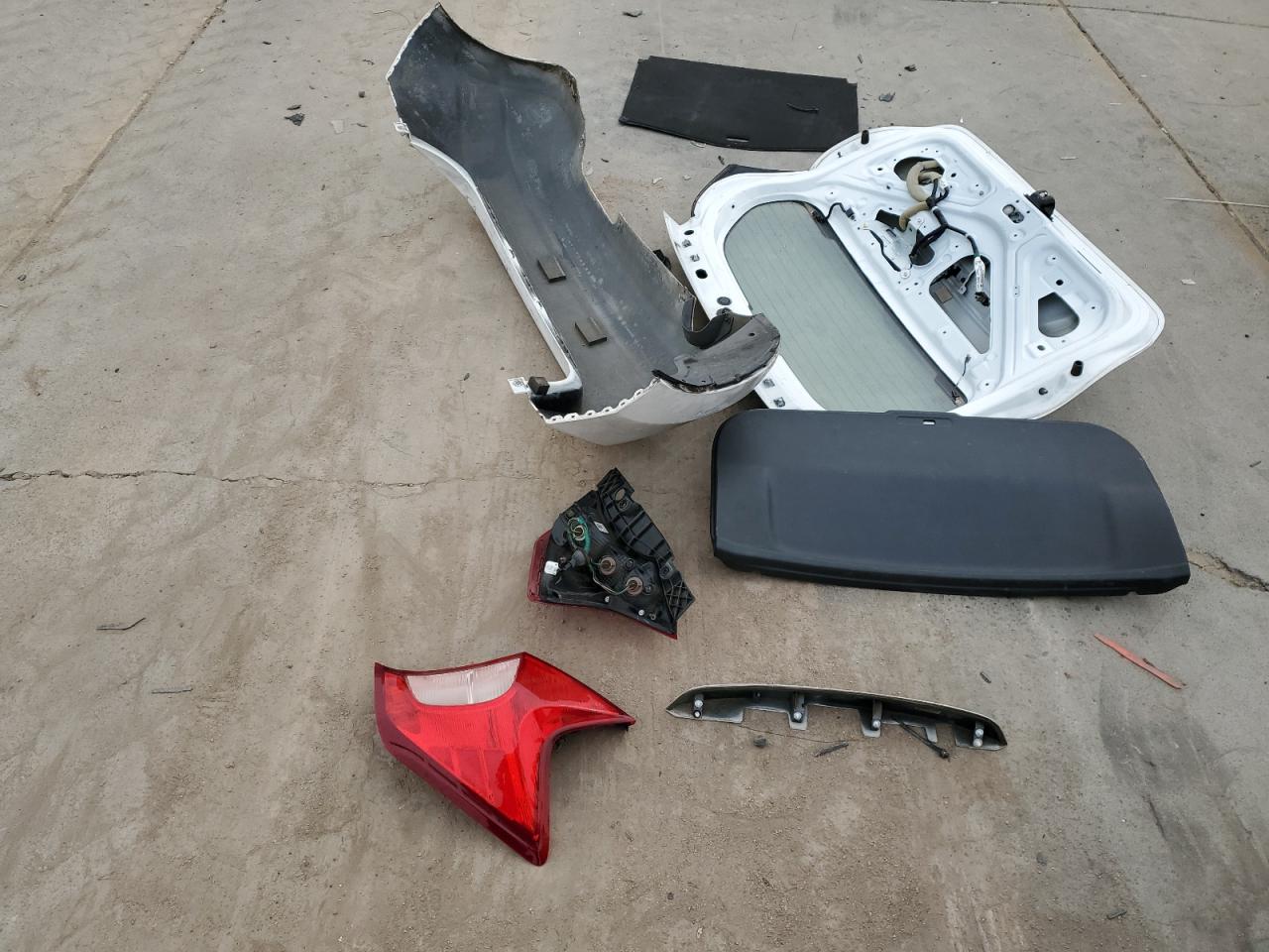 2016 Nissan Versa - Image 12