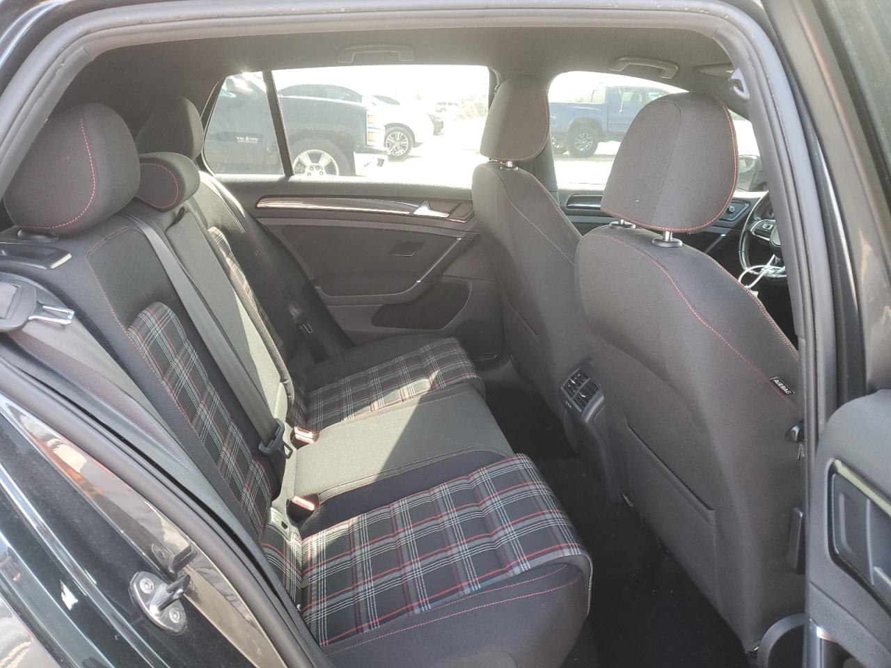 2016 Volkswagen GTI - Image 10