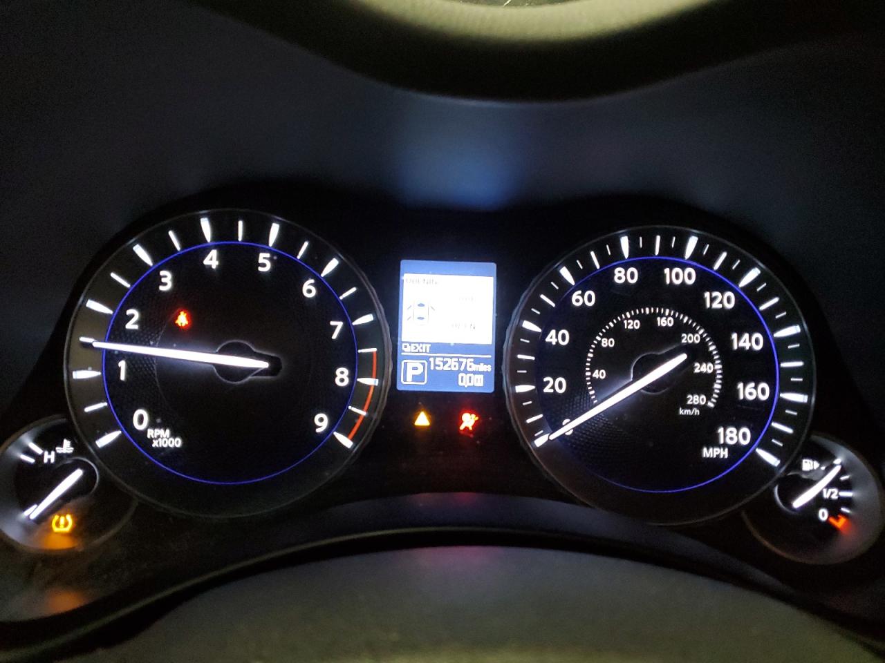 2016 Infiniti Q70 - Image 9