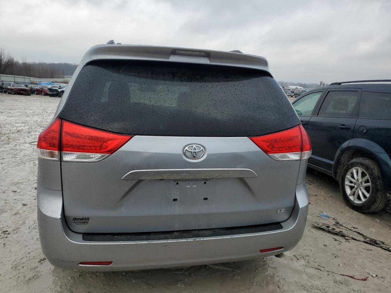 2011 Toyota Sienna - Image 6
