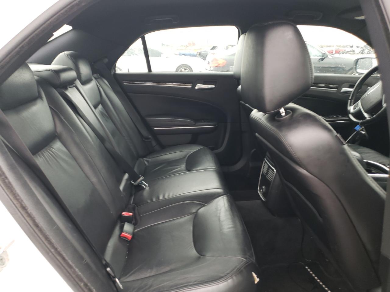 2011 Chrysler 300 - Image 10