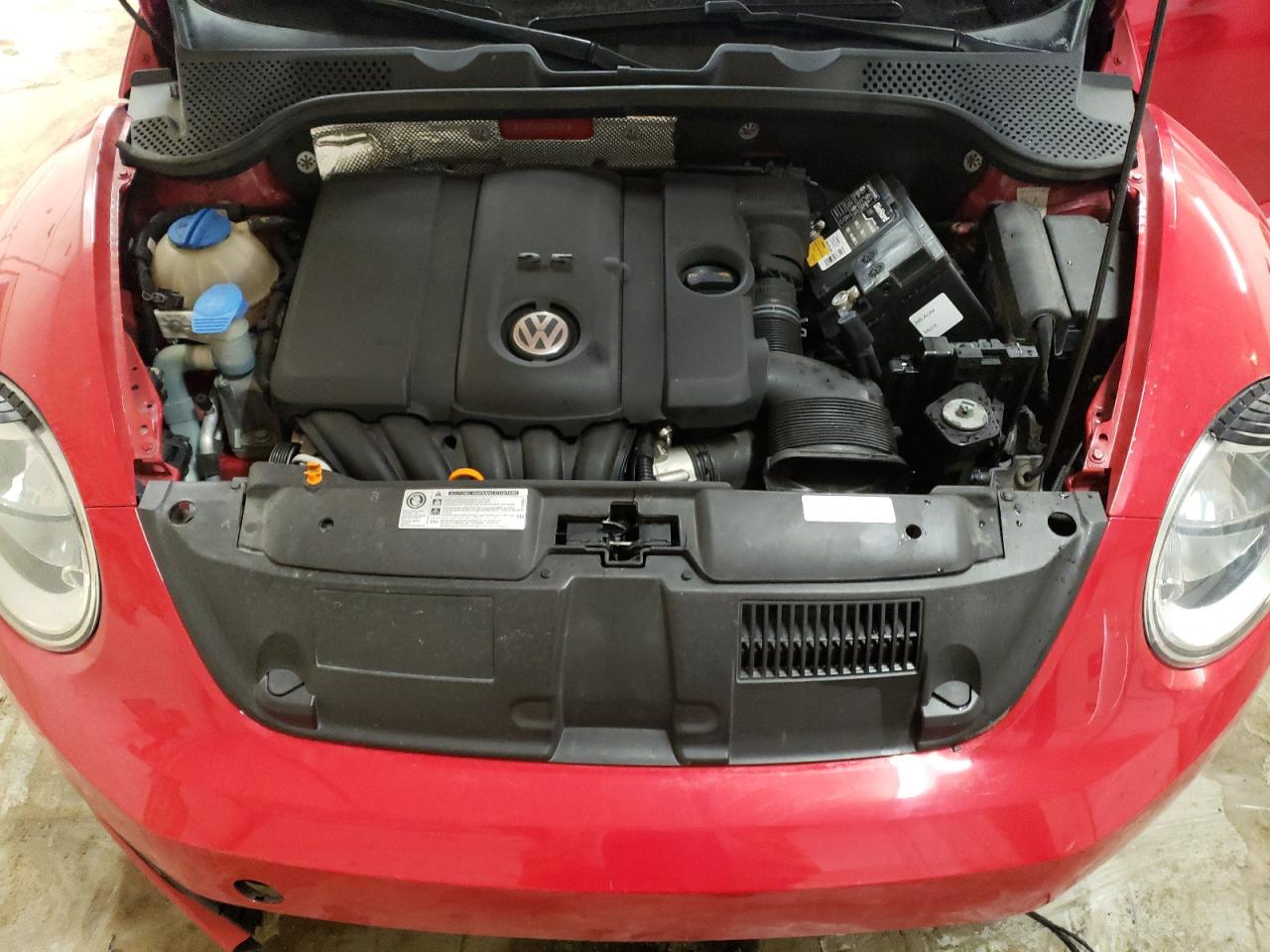 2013 Volkswagen Beetle - Image 11