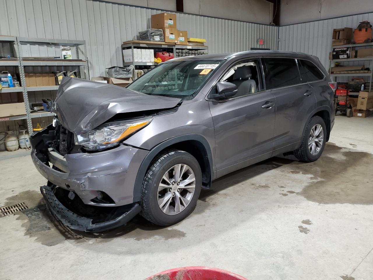 2015 Toyota Highlander - Image 1