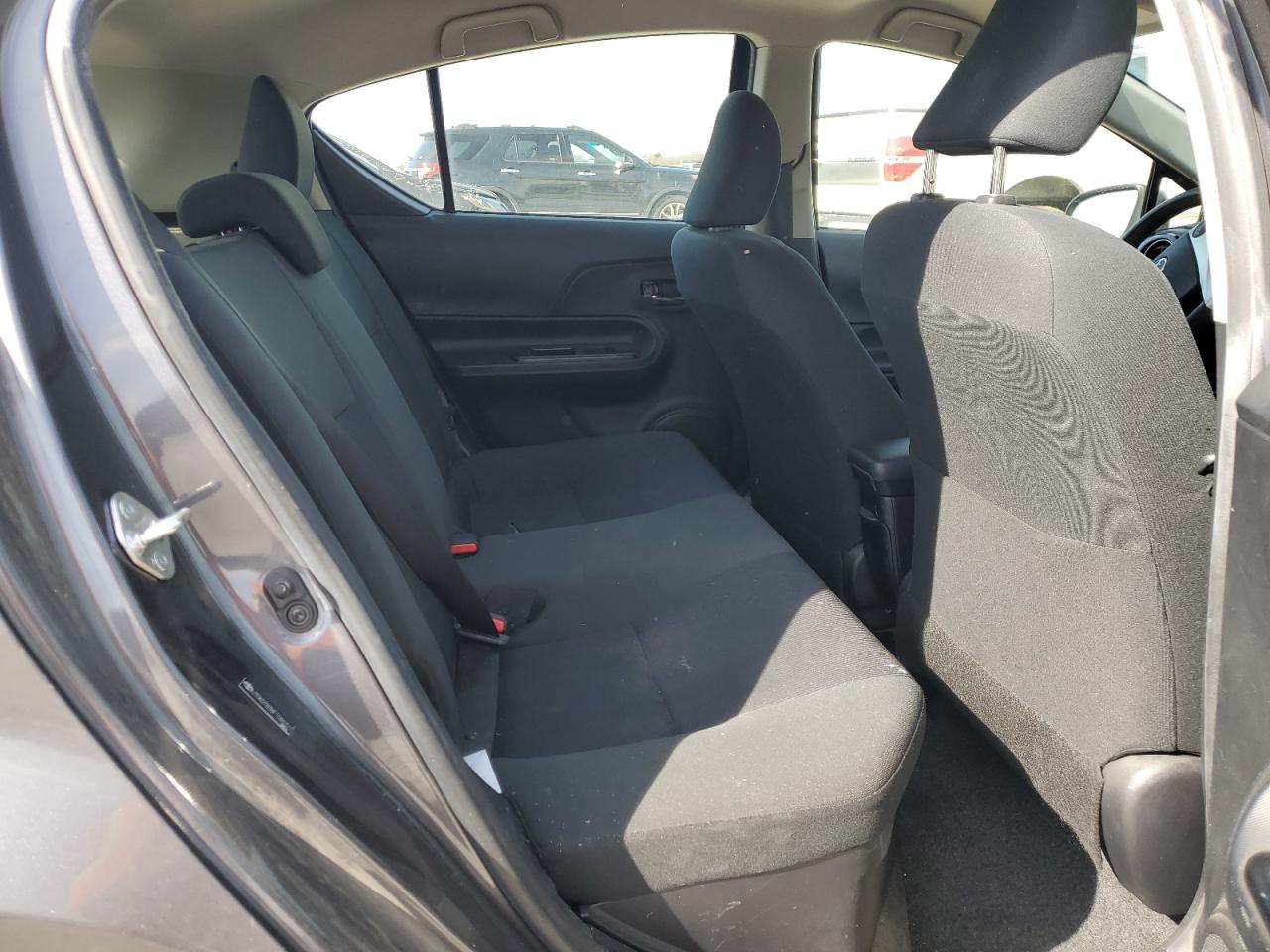 2015 Toyota Prius - Image 10