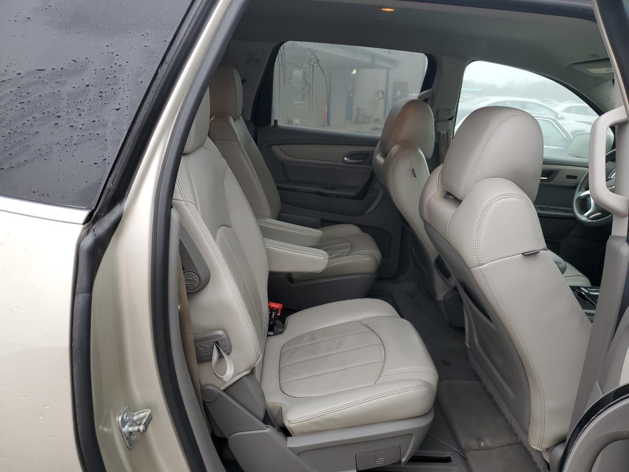 2015 Chevrolet Traverse - Image 11
