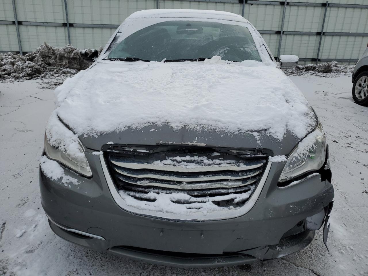 2013 Chrysler 200 - Image 5