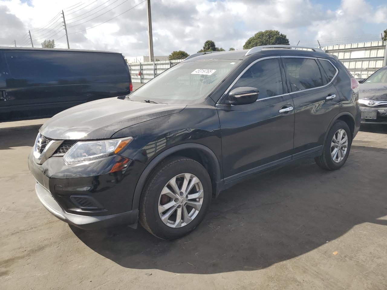 2015 Nissan Rogue - Image 1