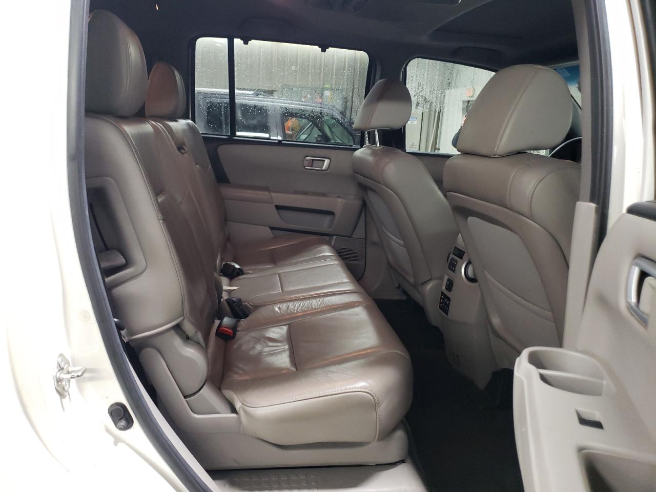 2014 Honda Pilot - Image 10