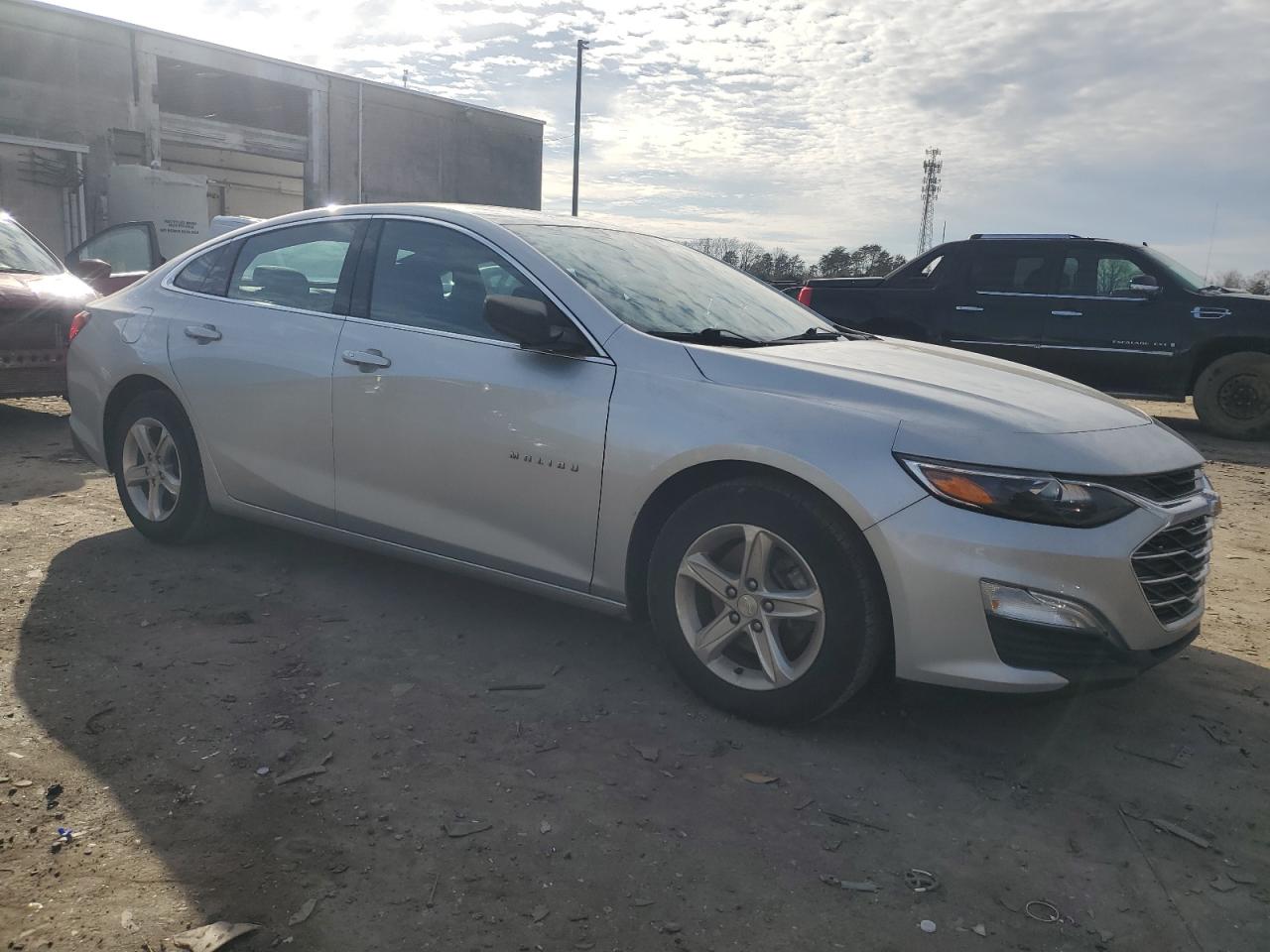 2022 Chevrolet Malibu - Image 4