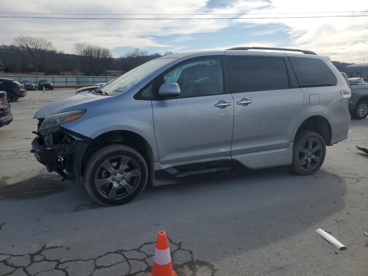 2017 Toyota Sienna - Image 1