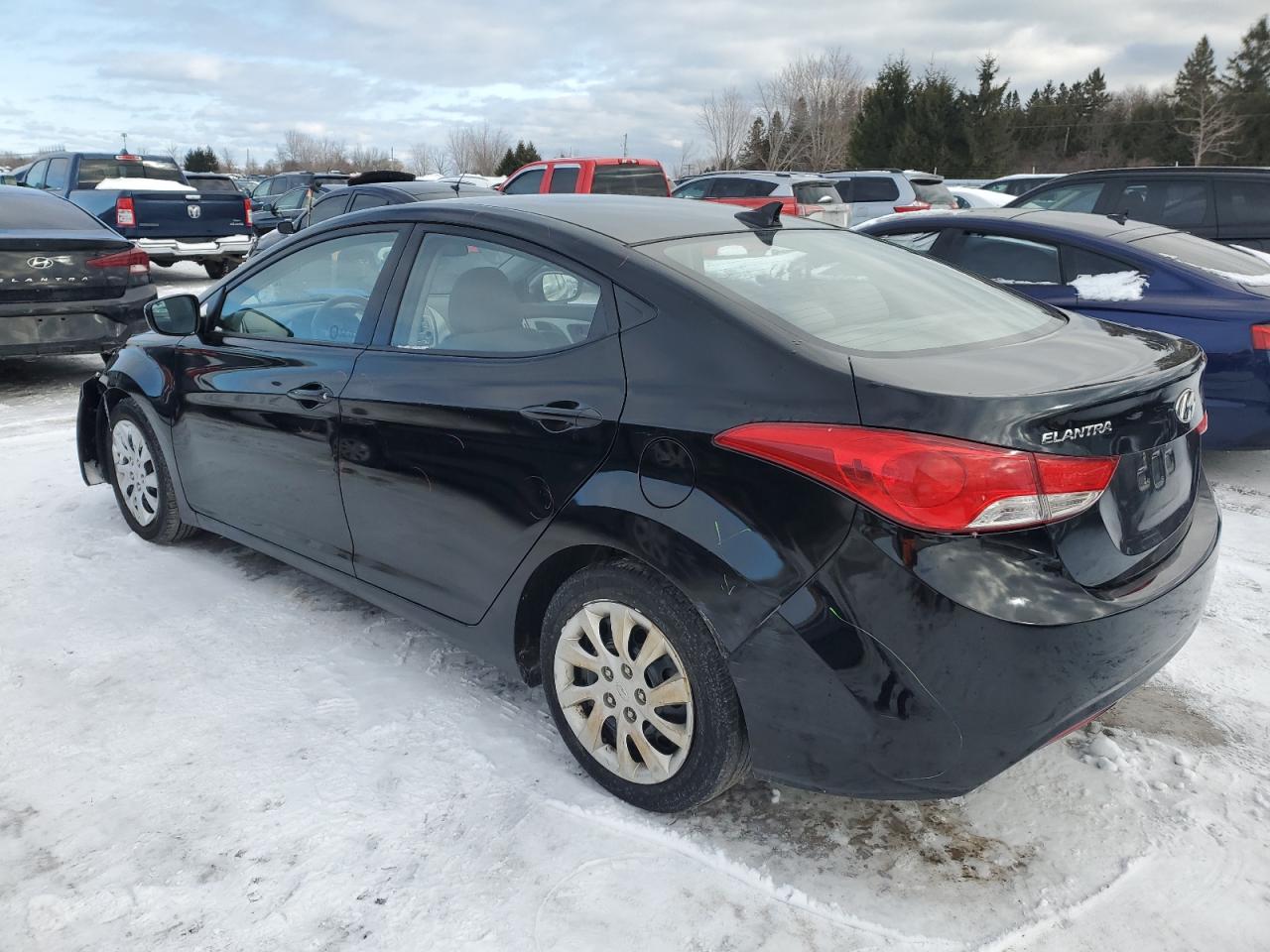 2013 Hyundai Elantra - Image 2
