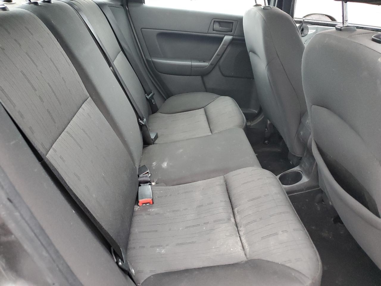 2010 Ford Focus - Image 10
