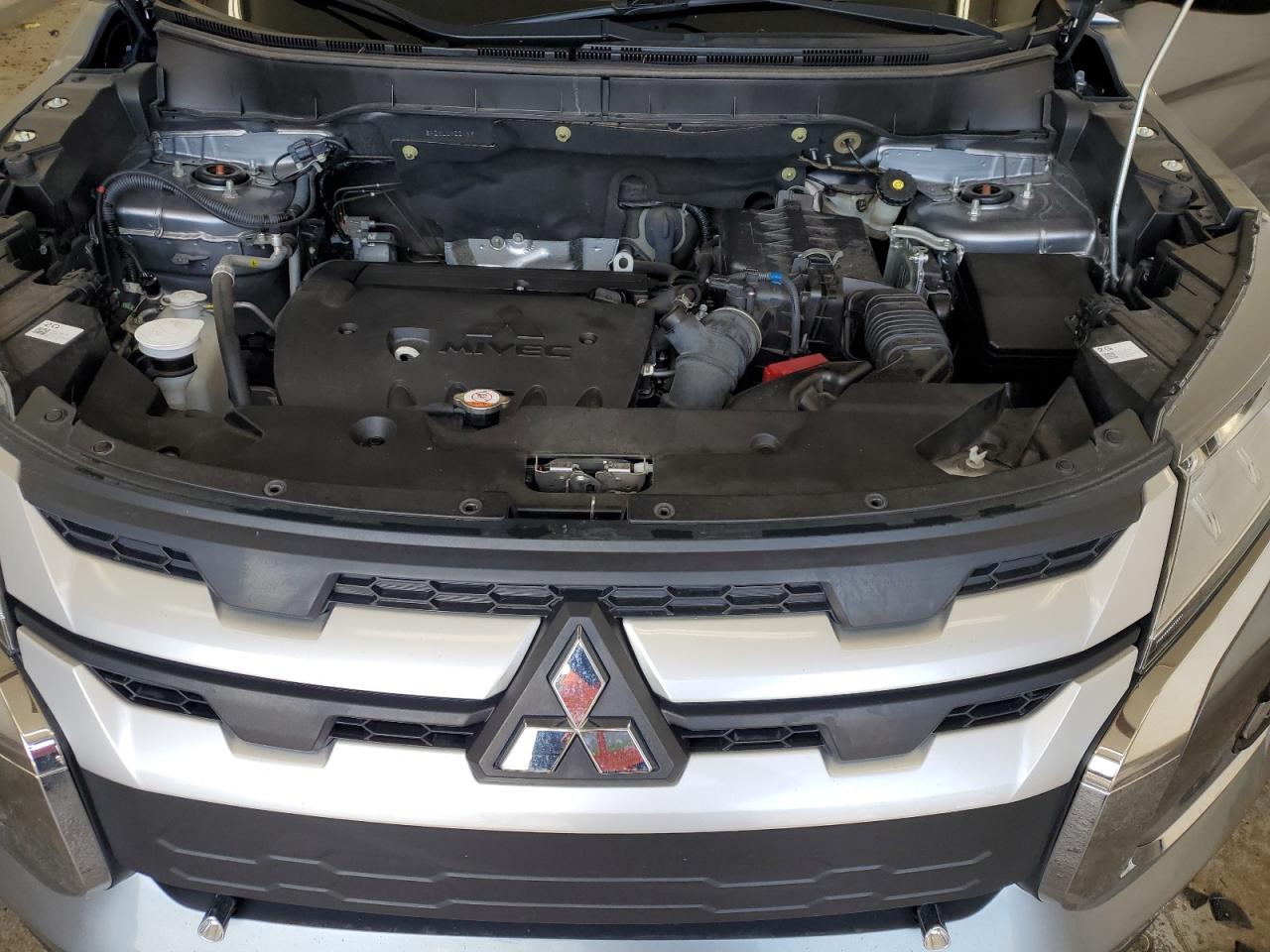 2020 Mitsubishi Outlander - Image 12