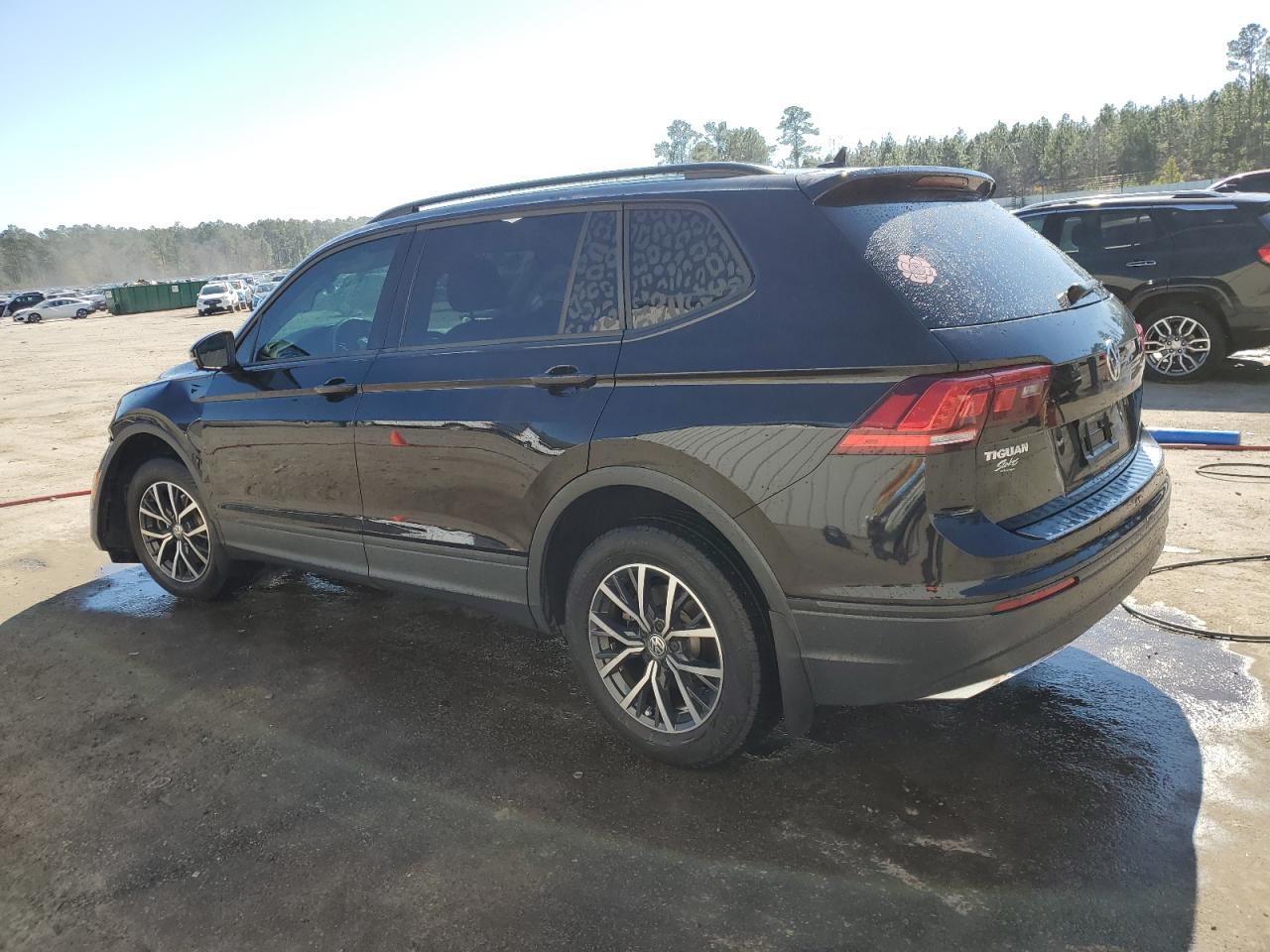 2021 Volkswagen Tiguan - Image 2