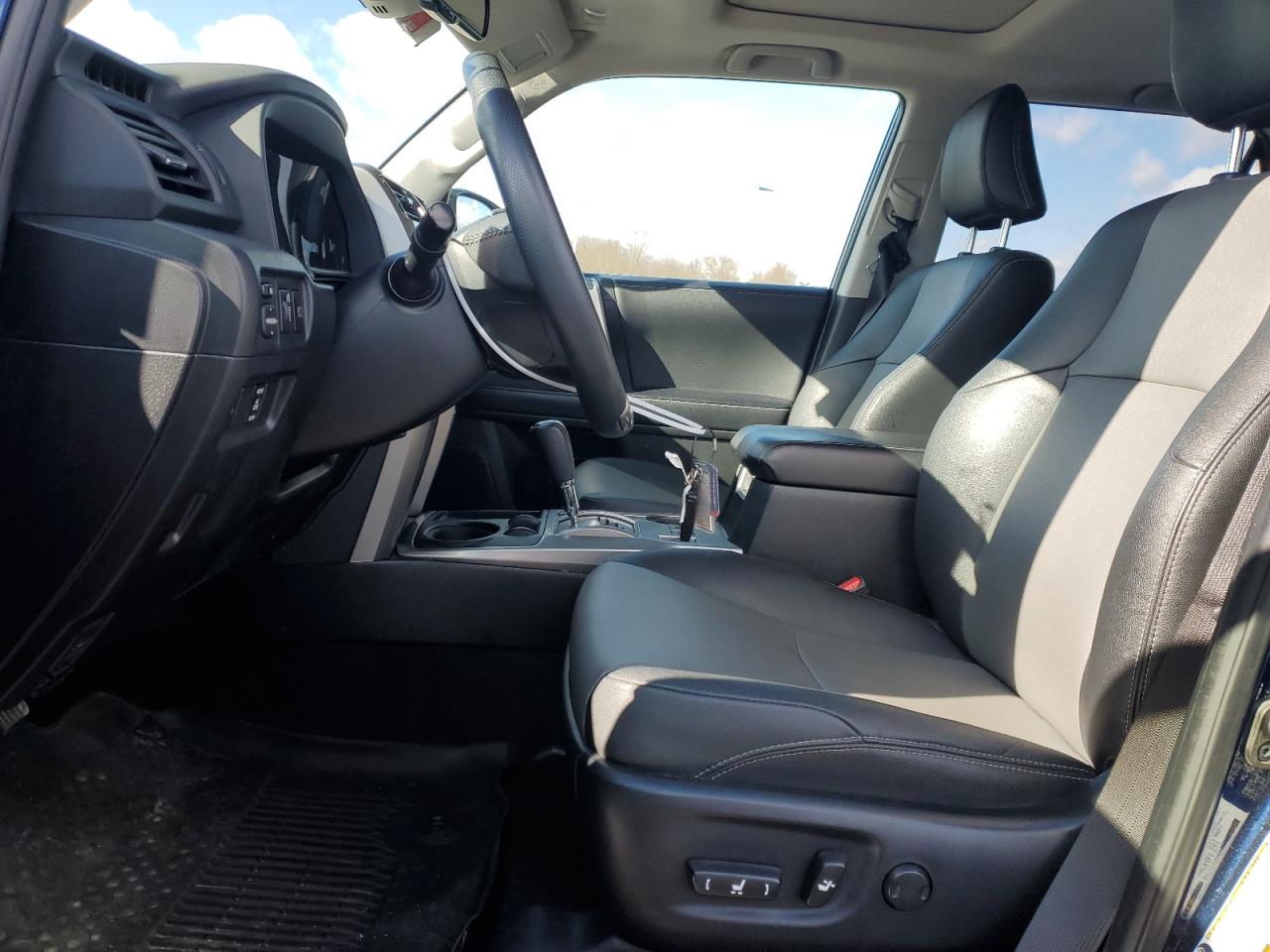 2020 Toyota 4Runner - Image 7
