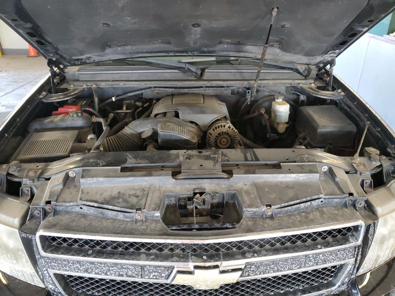 2011 Chevrolet Suburban - Image 12