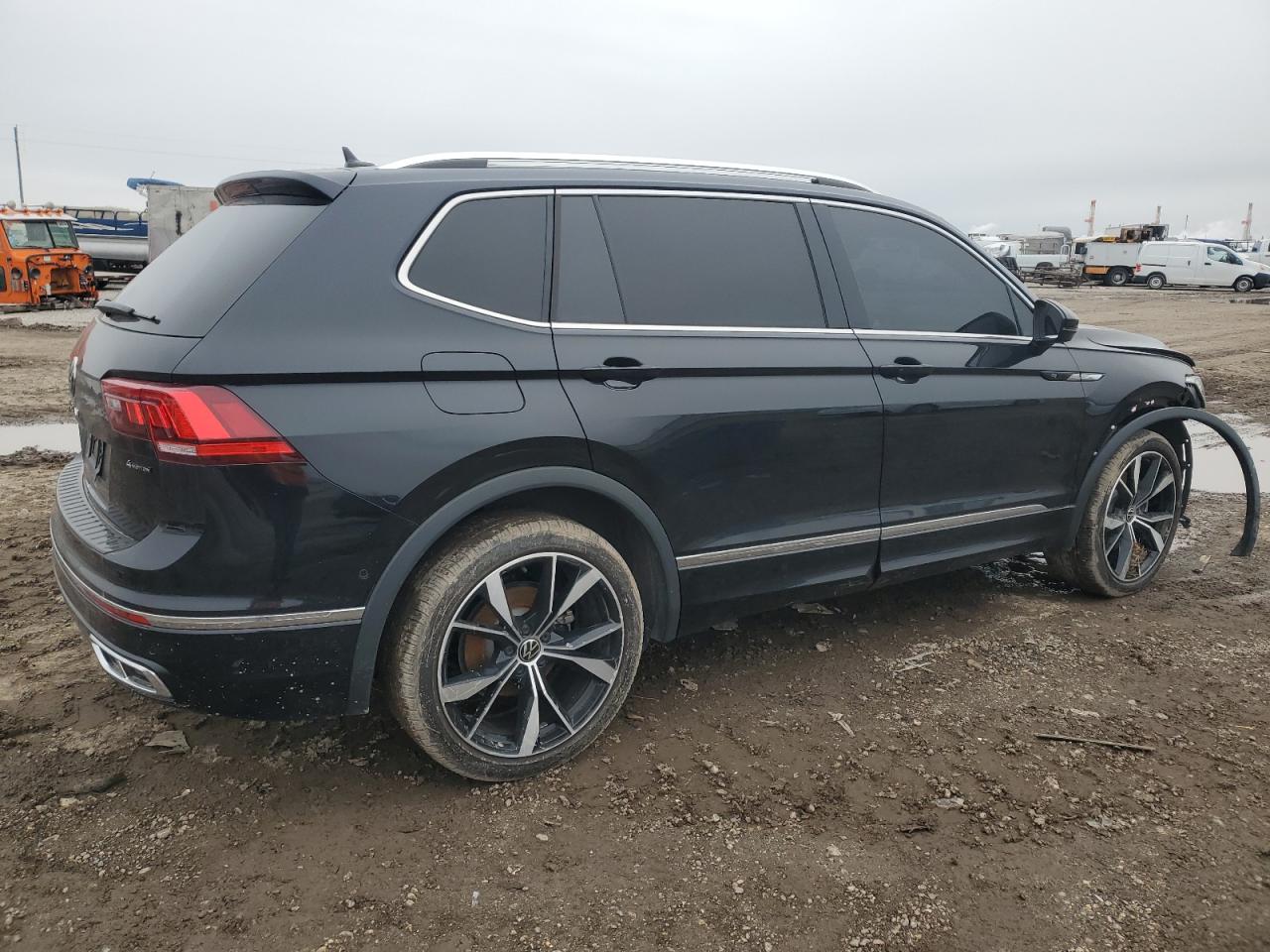 2024 Volkswagen Tiguan - Image 3