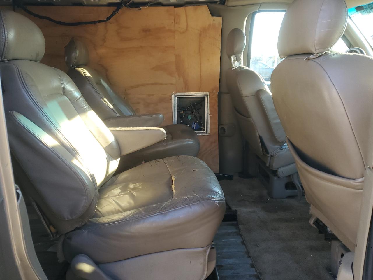 2002 Chevrolet Express - Image 11